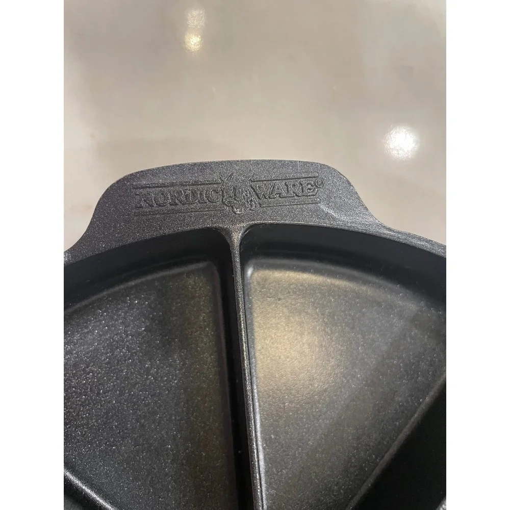 Nordic Ware Cast Aluminum Scottish Scone Cornbread Pan 8 Cavity Nonstick Black